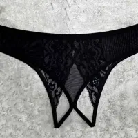 لباس زیر زنانه|لباس|کاشان, باغ ماجد|دیوار