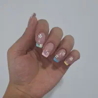آموزش و کاشت ناخن