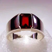 انگشتر مجلسی و کلکسیونی فوقانی بایاقوت گارنت معدنی