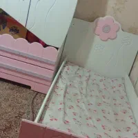 تخت وکمد