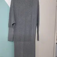 بافت بلند یقه دار و کیف آرایش مسافرتی