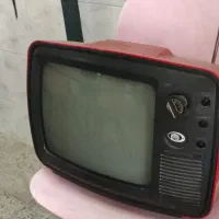 تلویزیون قدیمی و رادیو قدیمی