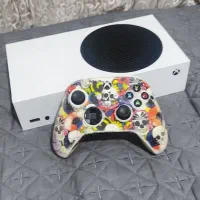 Xbox Series S + استند شارژ و بازی‌های پر طرفدار|کنسول، بازی ویدئویی و آنلاین|تهران, گمرک|دیوار
