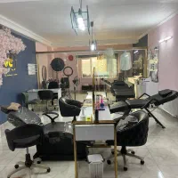 استخدام مژه کار و ناخنکار
