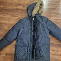 کاپشن|لباس|تهران, دریا|دیوار