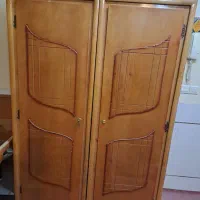 دوعدد کمد دیواری تمیز همراه یک کمد کودک