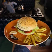 نیرو ساده و قلیون زن