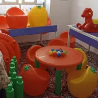 میز و صندلی های و نیمکت مهد کودک ها و خانه بازی