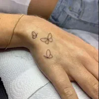 یک خانم برای مدل تتوبدن ، شیدینگ لب ، کاشت مژه|خدمات آرایشگری و زیبایی|کرمانشاه, |دیوار