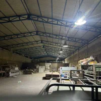 کارگر ساده زیر کار رنگ ام دی اف و چوب