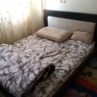 تخت خواب 2 نفره با تشک و میزو اینه