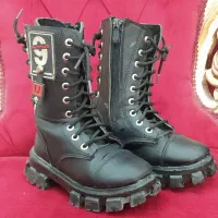 لباس بچه تمیز وشیک|کفش و لباس بچه|چهارباغ, |دیوار