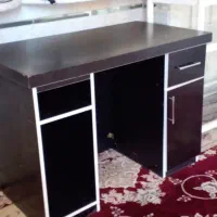 ویترین و میز