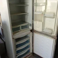 یخچال سرماش خوبه یه کم پوسیدگی داره