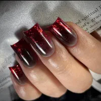 استخدام ناخن کار در سالن زیبایی