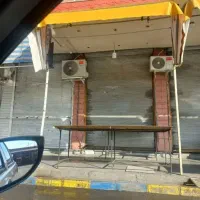 یک باب مغازه بازارچه ساحلی زیر هتل دریا