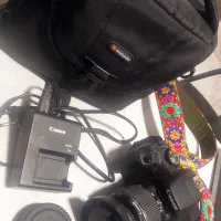 دوربین کنون D2000 در حد نو