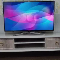تلویزیون سامسونگ با میز
