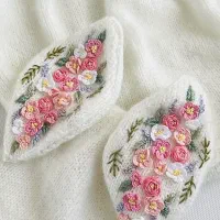 گلدوز ماهر و حرفه ای با دست
