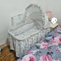 تخت کنار مادر کودک