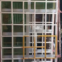 دوعدد پنجره ابعاد ۱۱۰×۲متر