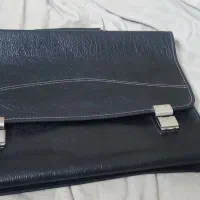 کیف اداری چرم مشکی دارای بند رو دوشی