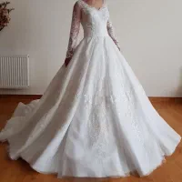 لباس عروس ( استین حلقه ای ولی استین داره)