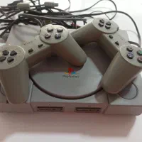 پستیشن با دسته بازی