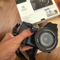 دوربین سونی آلفا ۶۰۰۰ با لنز کیت ۱۶-۵۰