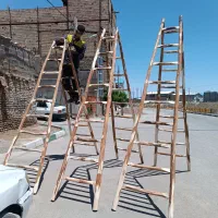 نردبان چوبی