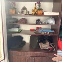 کتابخانه و کمد