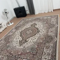 قالی نه متری ۷۰۰ شانه درحدنوکاملا تمیز وشیک