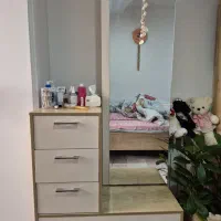 میز آرایش به همراه آیینه قدی