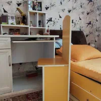 تخت یک نفره  جوان با دراور و پاتختی و میز تحریر