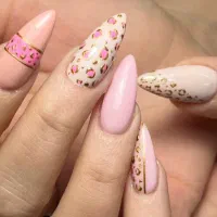 کاشت ناخن با تخفیف