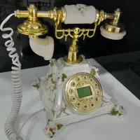 تلفن و میز تلفن