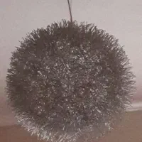 تعدای لوستر و سرویس خواب و  کلی وسیله دیگر