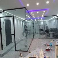 شیشه بالکنی نمایشگاهی اسلایدینگ پارتیشن شیشه ایی|خدمات پیشه و مهارت|ری, علایین|دیوار