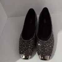 یک جفت کفش دخترانه سایز 37رنگ سرخ ابی