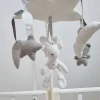 آویز عروسکی و موزیکال تخت کودک و نوزاد