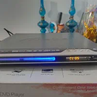 DvD و دو عدد گلدان