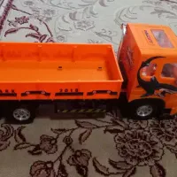 کامیون اسباب بازی تمیز و سالم و شیک