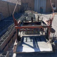 کارگر زبده جهت کار در کارگاه بلوکه زنی سیمانی