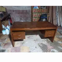 فروش دوعدد میز اداری ویک عدد صندلی چرخشی