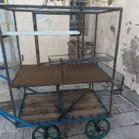 دکه با وسایل به فروش میرسد