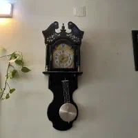 سه عدد ساعت دیواری