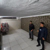 مغازه در مرکز موبایل فروشی ها