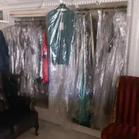 فروش لباسهای مجلسی و شب مزون بزرگ با دکورهایش