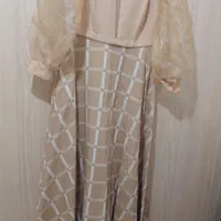 تعدادی لباس مجلسی|لباس|میانه, |دیوار