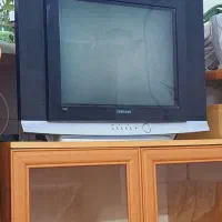 تلویزیون و میز تلویزیون
